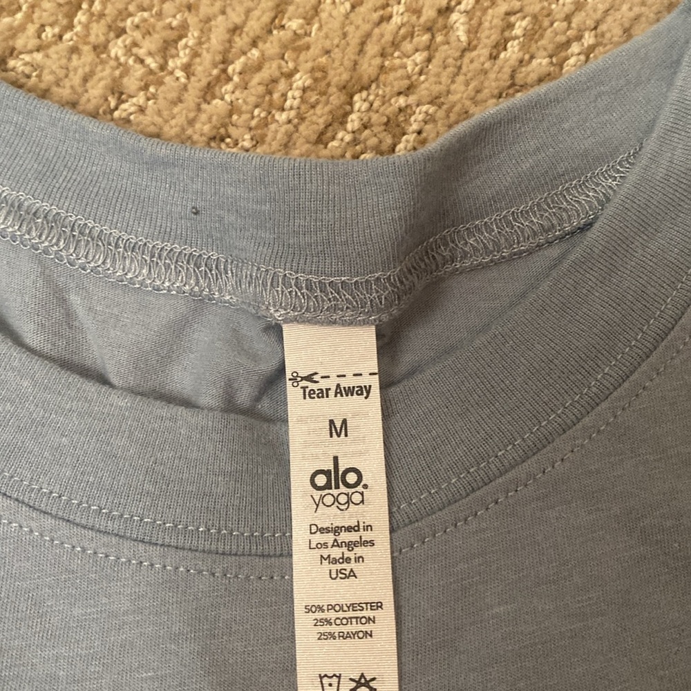 Alo Yoga tee - Picture 2 of 3